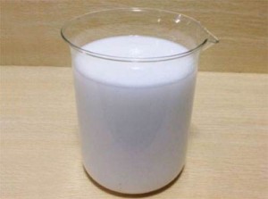 聚丙烯酰胺乳液有一层油析出的原因及处理方法