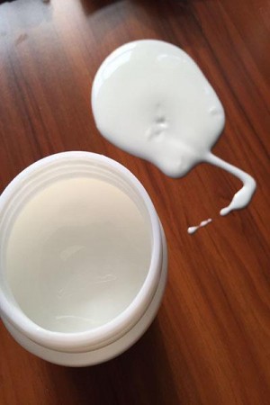 聚丙烯酰胺乳液和干粉是两种完全不同的产品